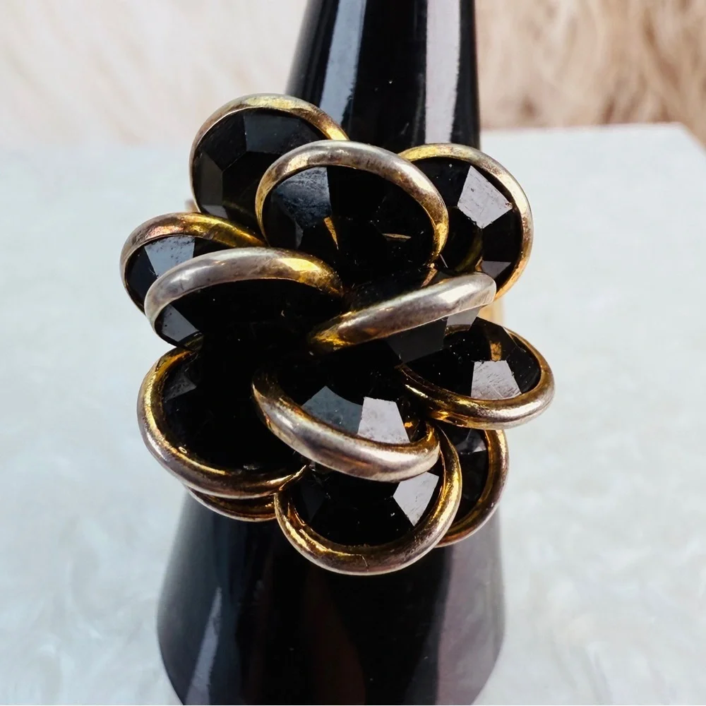 Vintage size 7 1/2 adjustable costume statement ring
